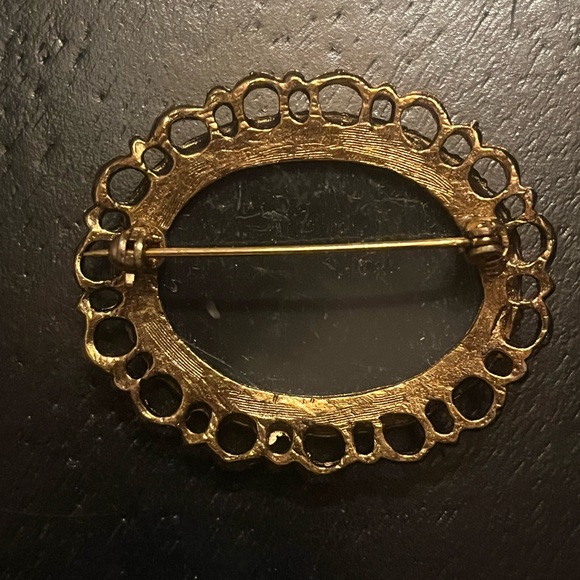 Vintage Cameo Brooch with Gold Tone Trim - Picture 3 of 5